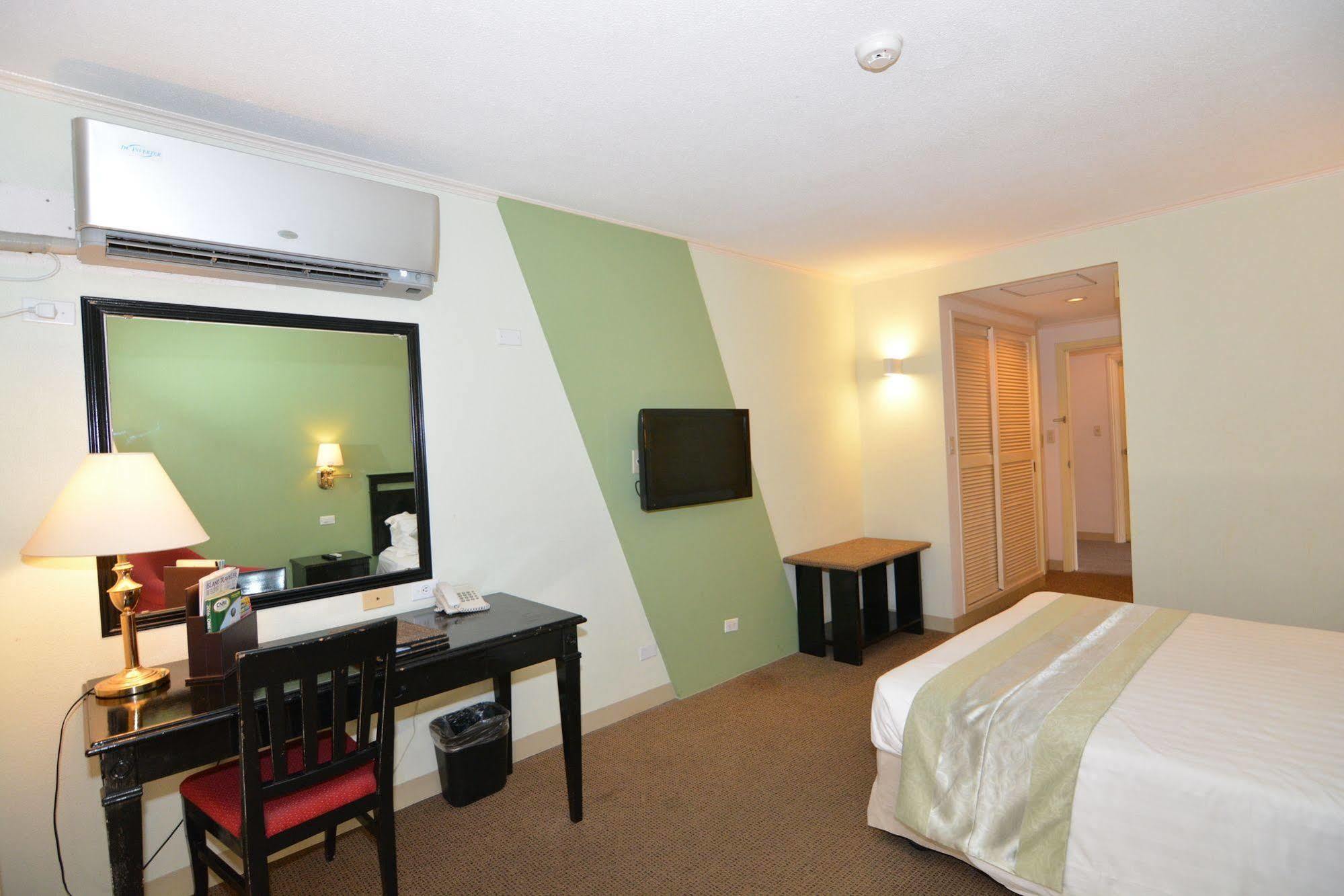 Century Hotel Garapan Esterno foto
