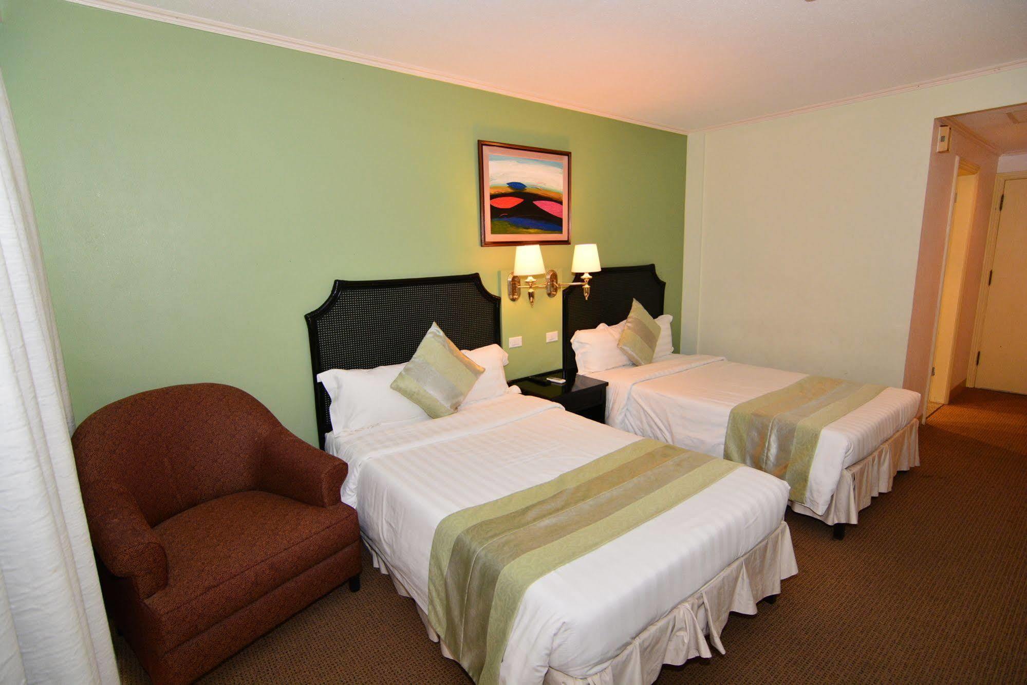 Century Hotel Garapan Esterno foto